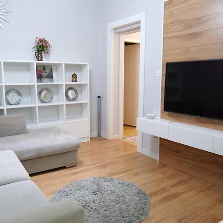 City Center Apartment Niko 04 Tirana Exterior photo